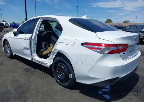 2020 Toyota Camry Le Hybrid z USA, uszkodzony, nr VIN 4T1C31AK0LU539947